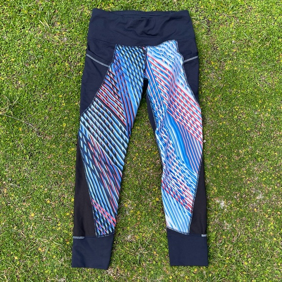Athleta Relay Capri Mosaic Black Multi Legging XS - Picture 3 of 6